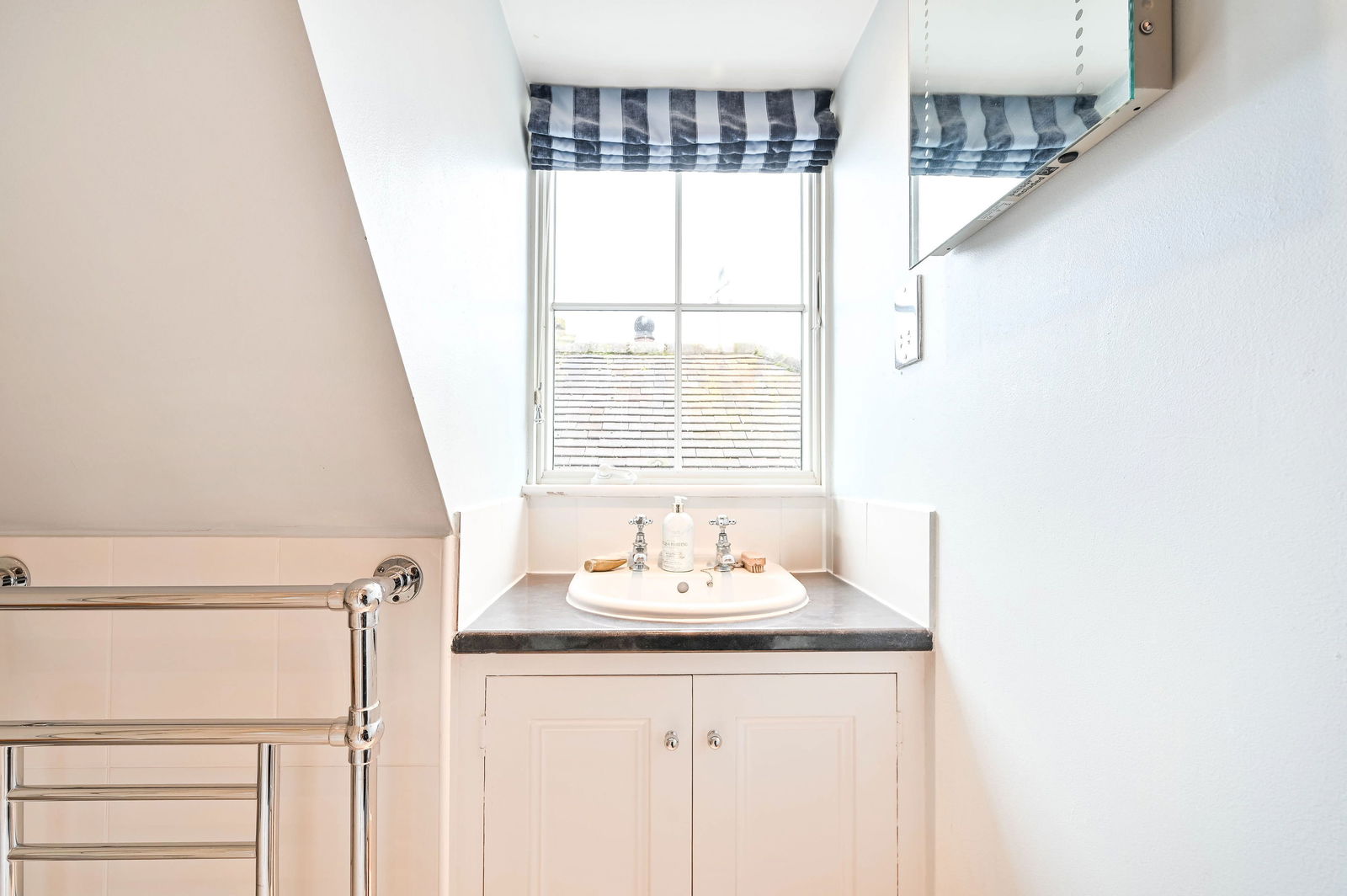 4 bed semi-detached house to rent in Chapel Lane, Leatherhead 27