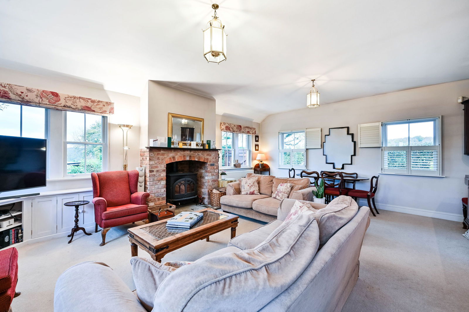 4 bed semi-detached house to rent in Chapel Lane, Leatherhead  - Property Image 4