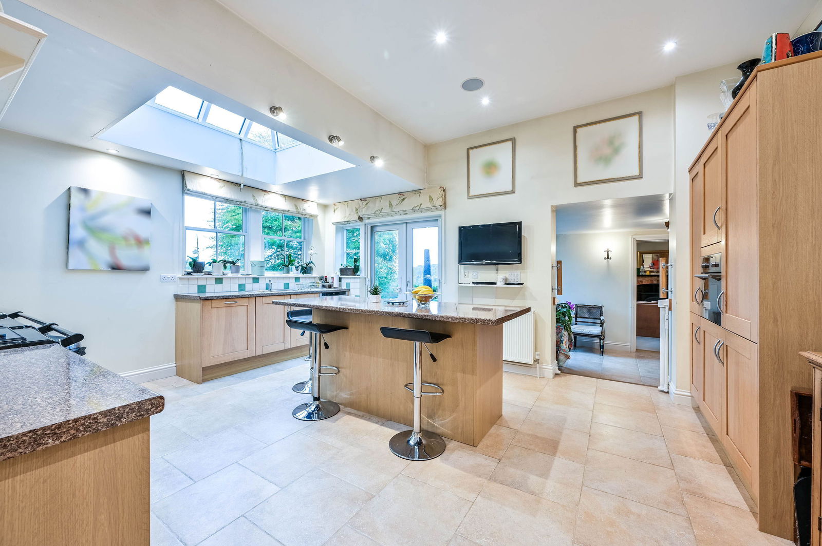 4 bed semi-detached house to rent in Chapel Lane, Leatherhead 2