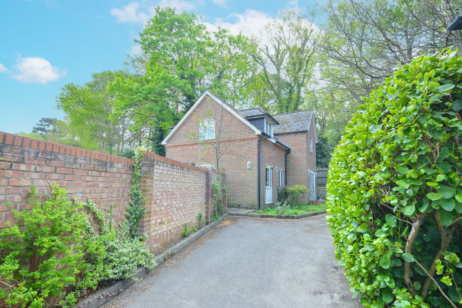 2 bed maisonette for sale in Elgin Road, Weybridge 2