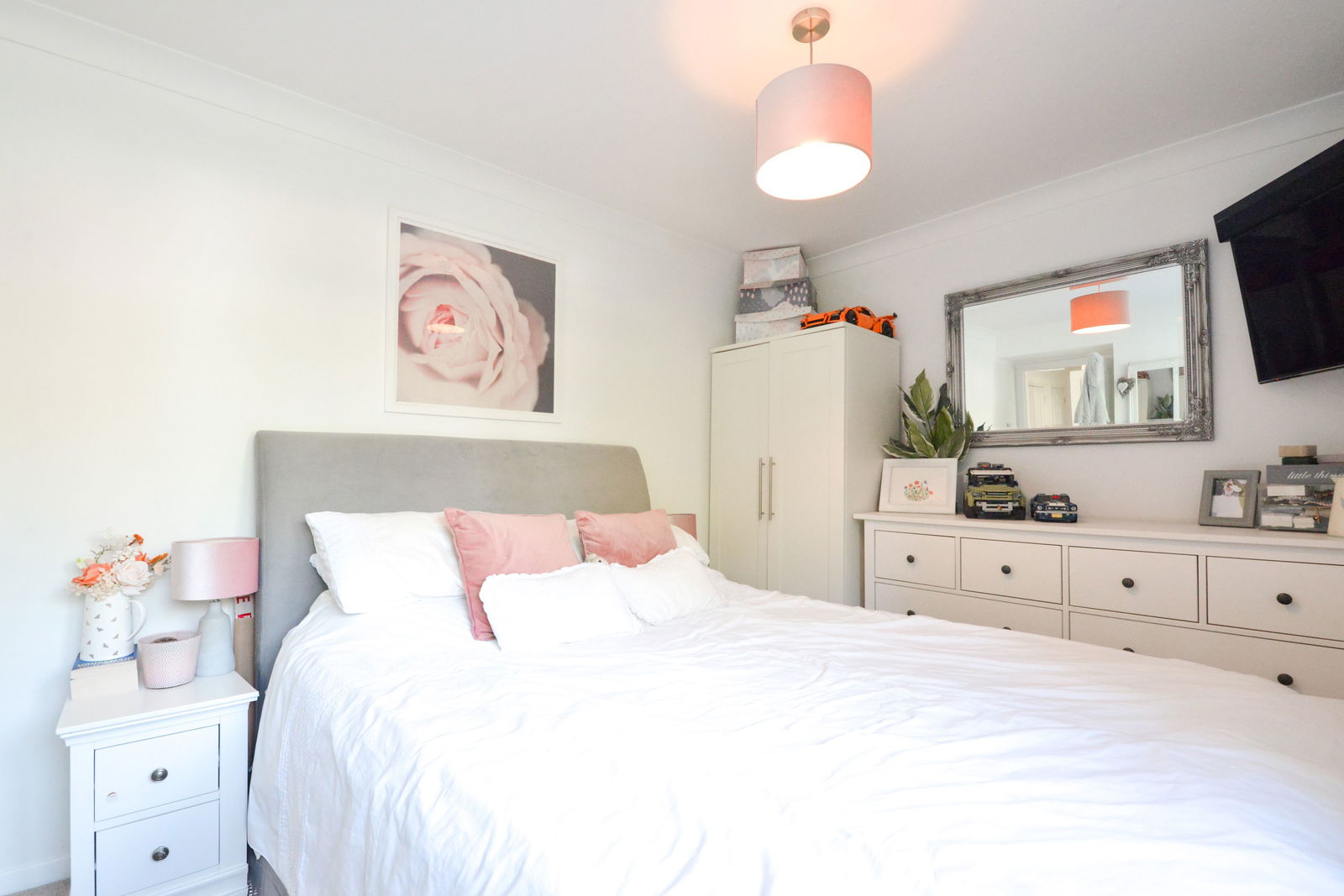 2 bed flat for sale in Elmswood, Leatherhead 8