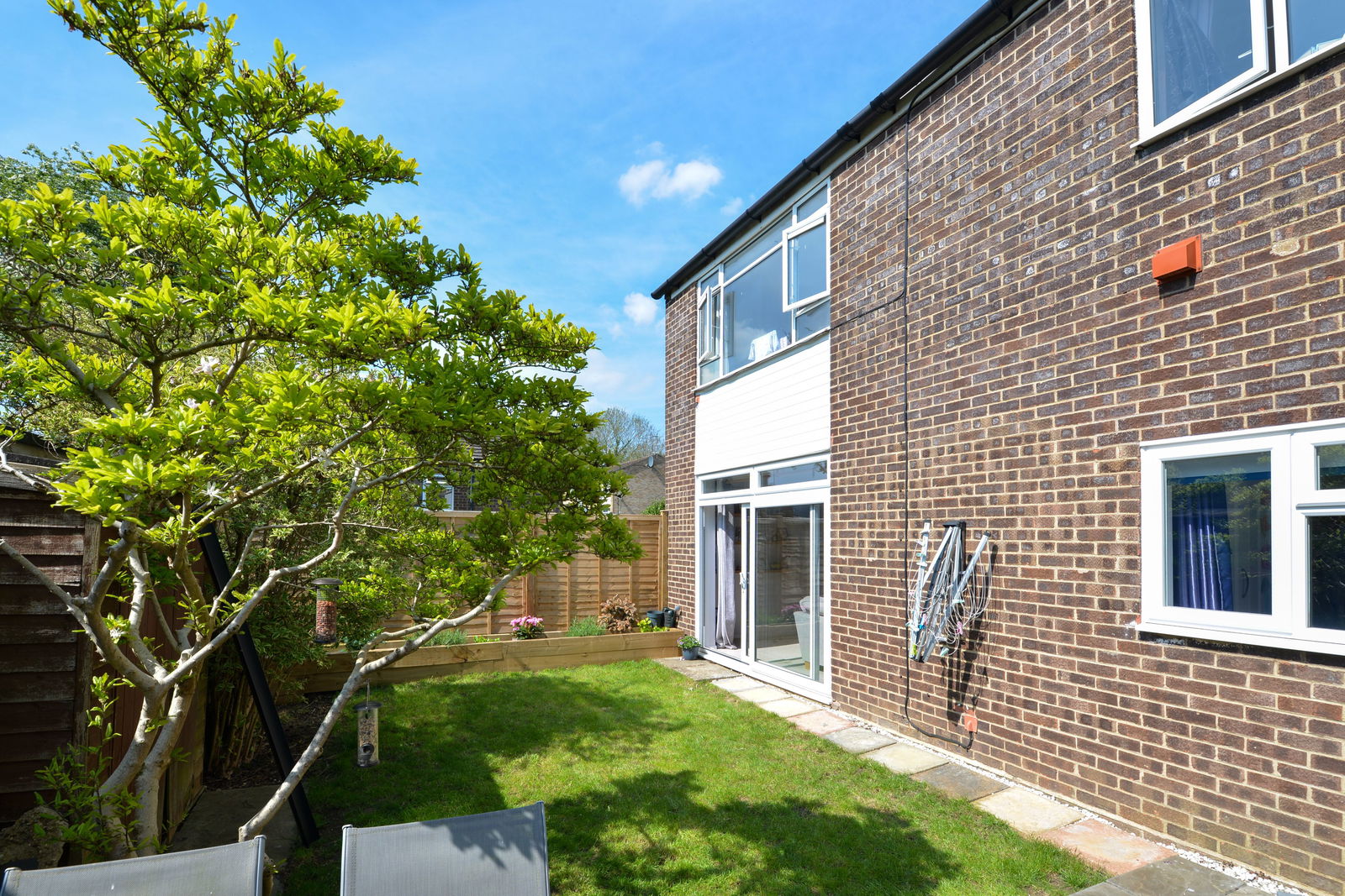 2 bed flat for sale in Elmswood, Leatherhead, KT23