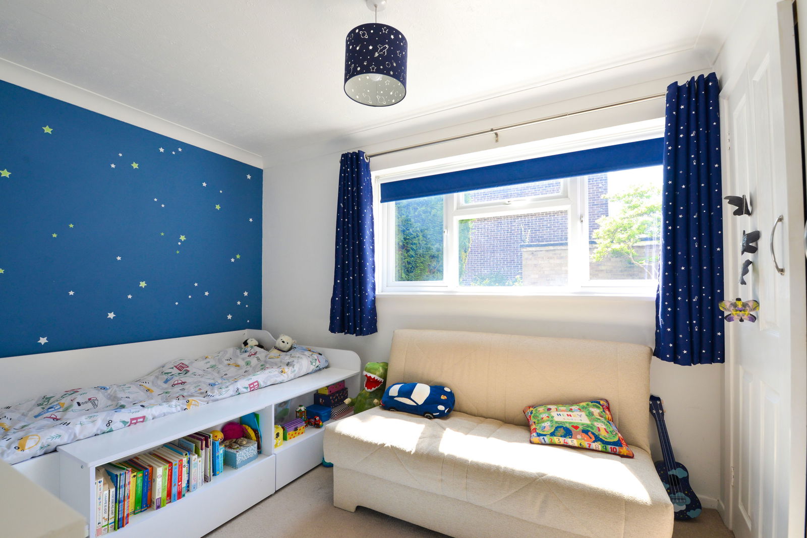 2 bed flat for sale in Elmswood, Leatherhead 9