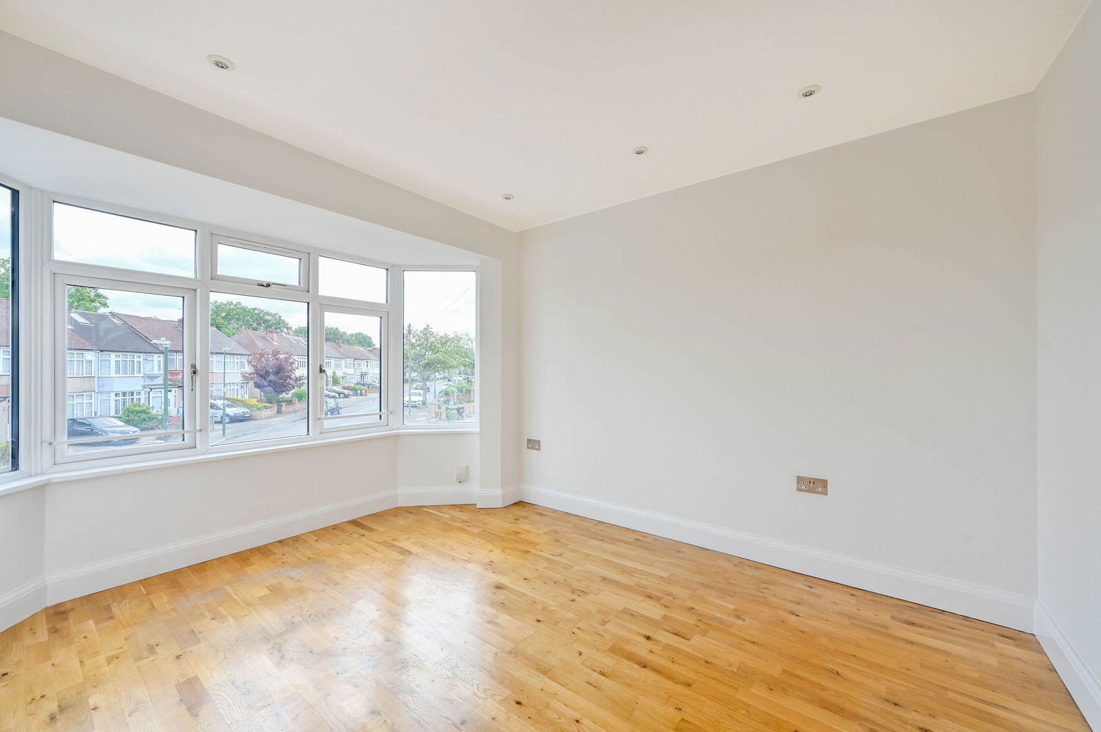 3 bed semi-detached house for sale in Windsor Avenue, Sutton  - Property Image 8