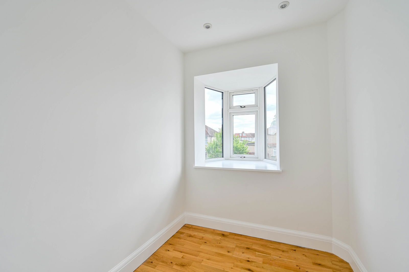 3 bed semi-detached house for sale in Windsor Avenue, Sutton 9