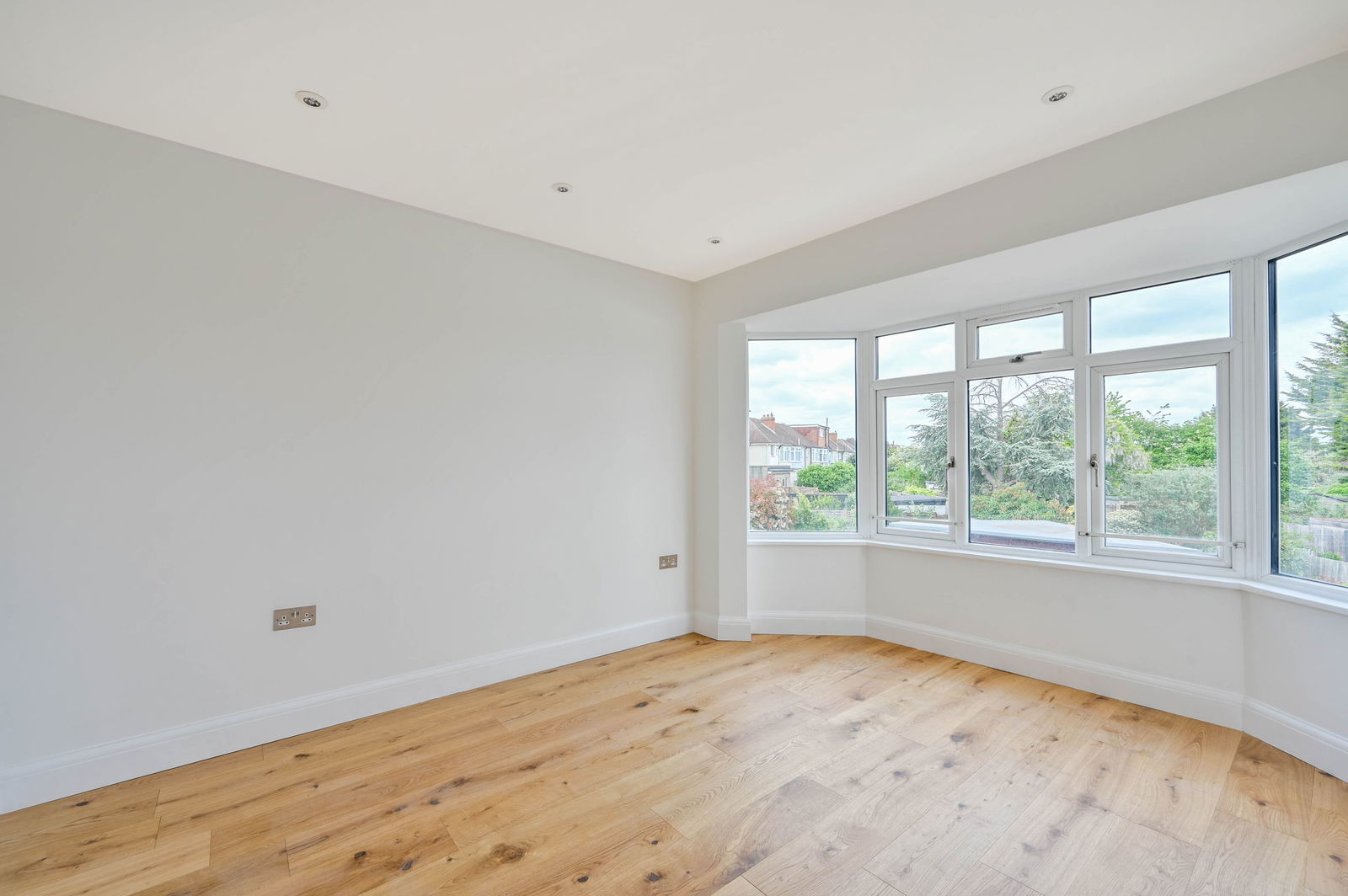3 bed semi-detached house for sale in Windsor Avenue, Sutton  - Property Image 10