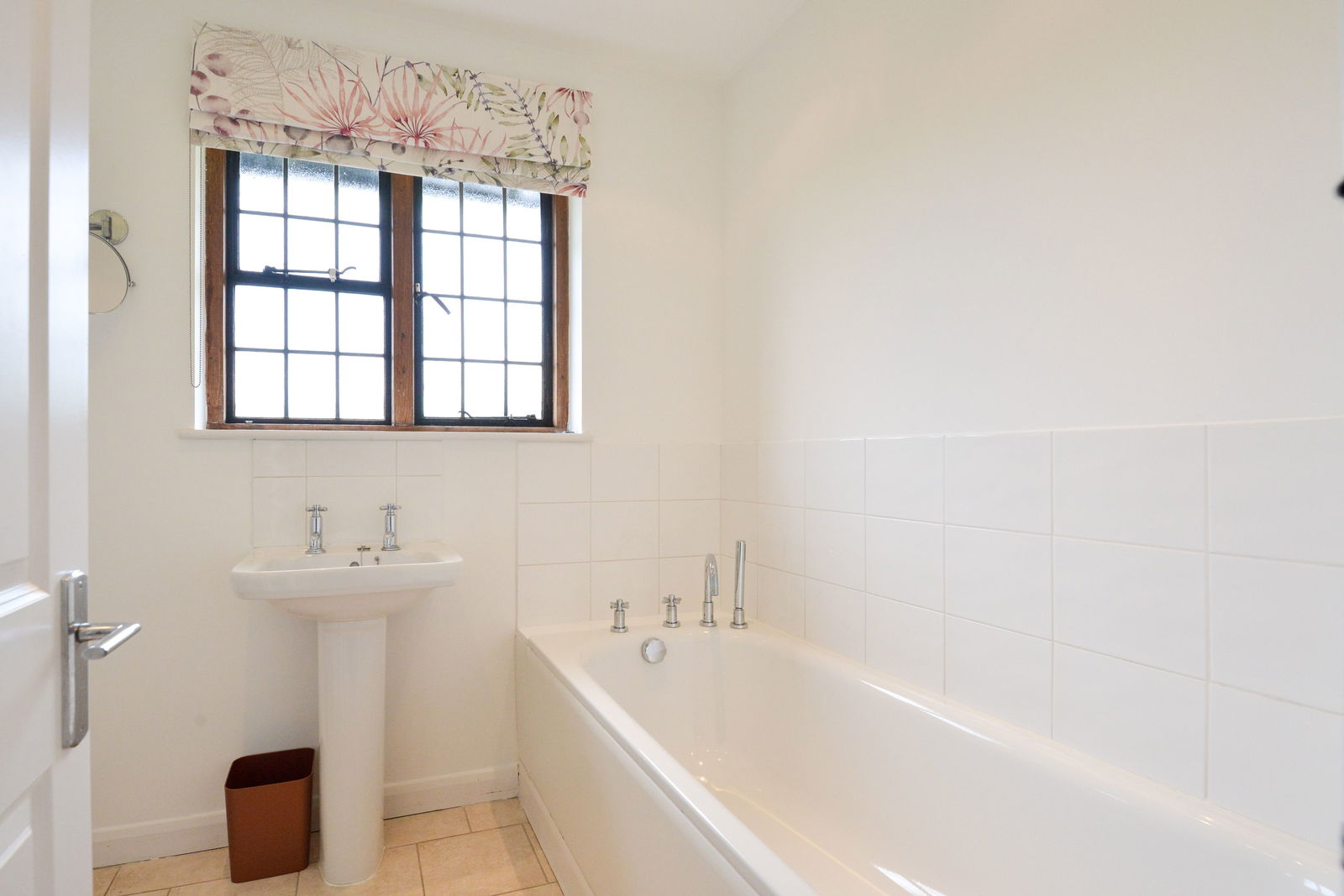 5 bed detached house to rent in Bookhurst Road, Cranleigh 22