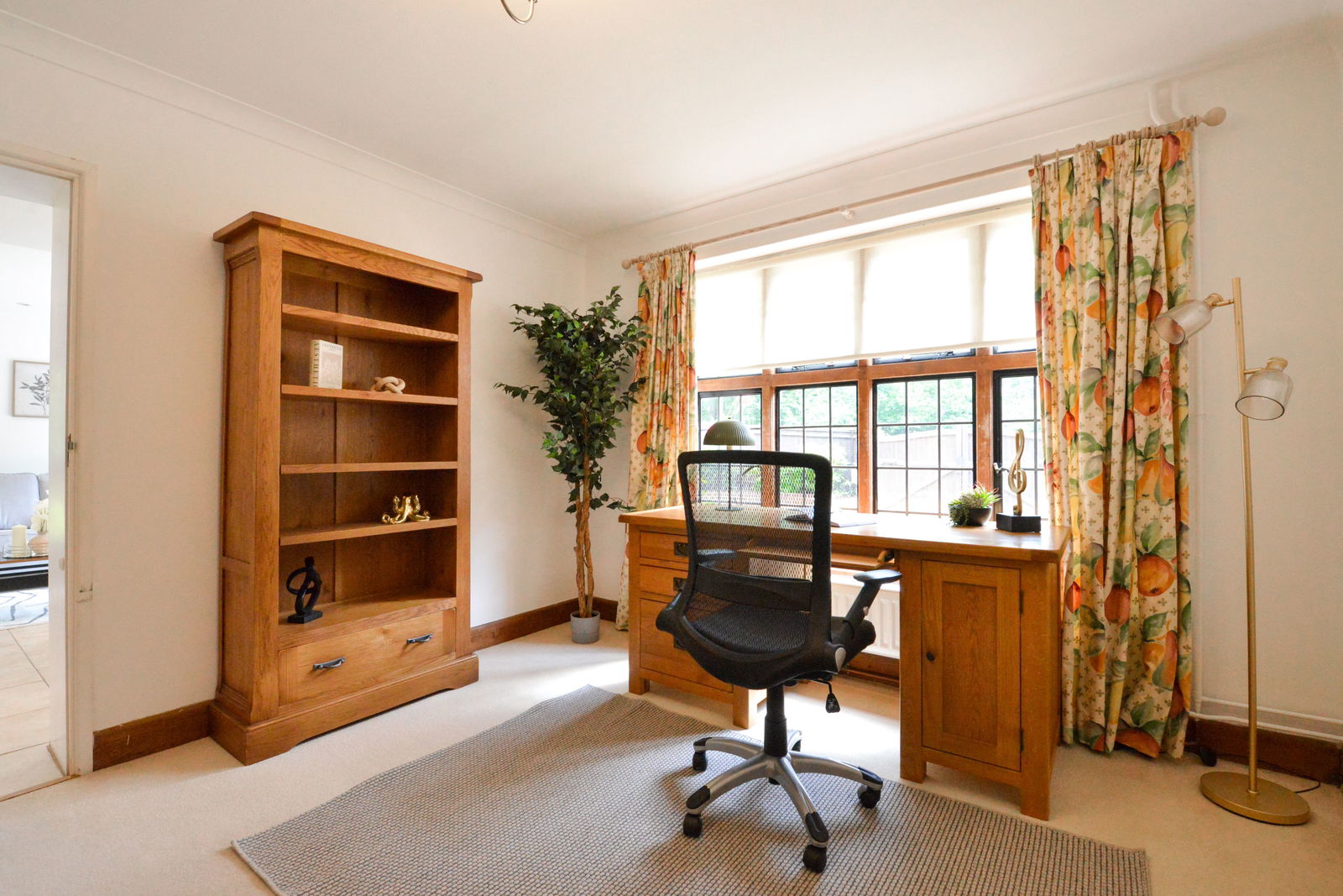 5 bed detached house to rent in Bookhurst Road, Cranleigh 13