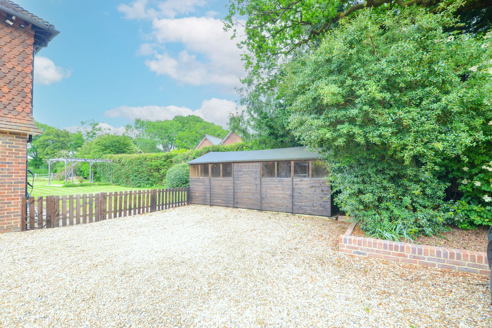 5 bed detached house to rent in Bookhurst Road, Cranleigh 5