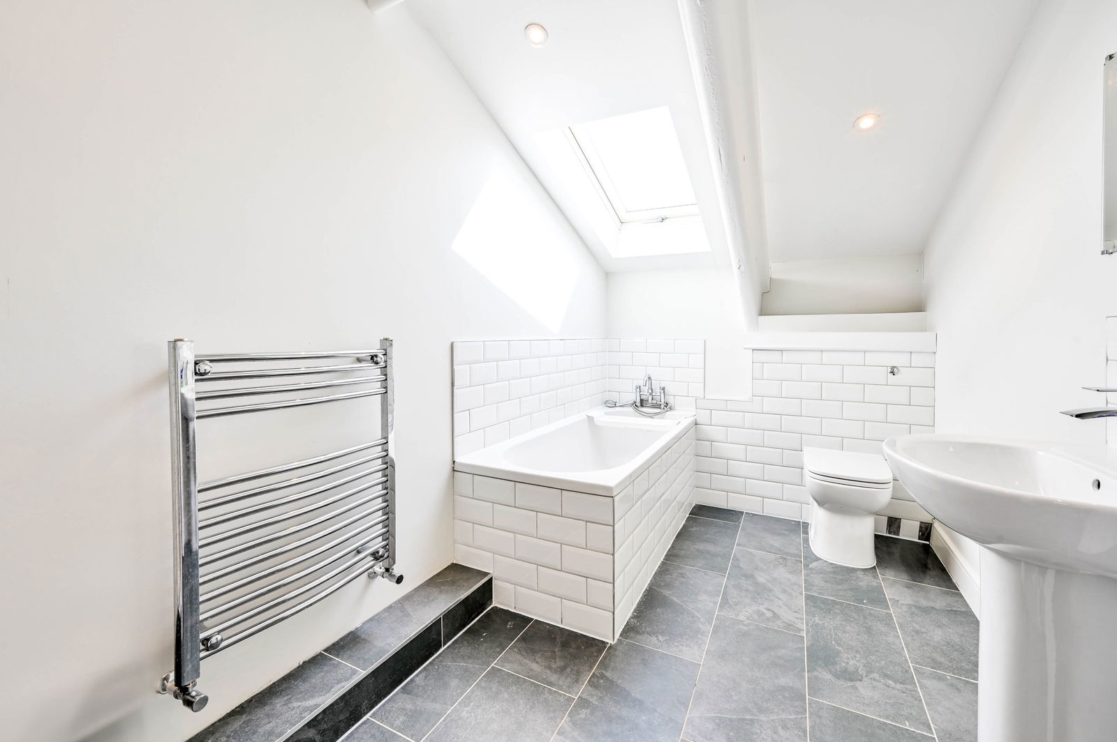 3 bed terraced house for sale, Alfold 10