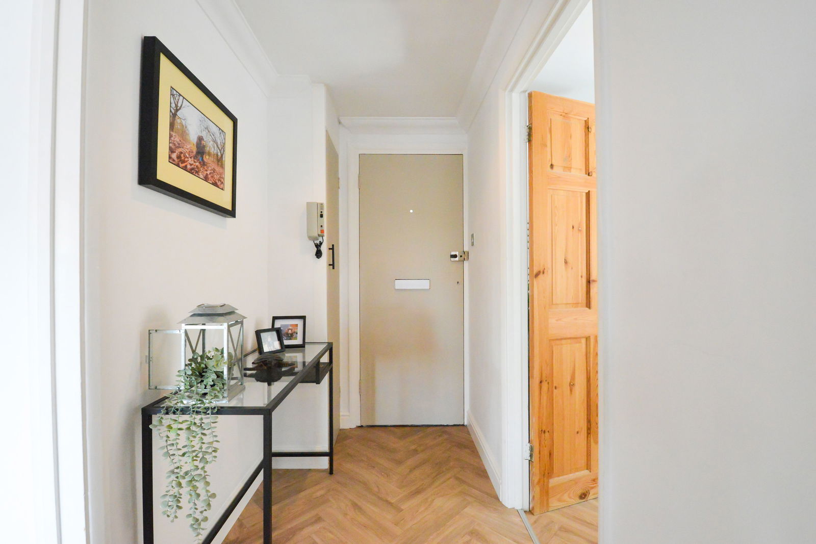 1 bed flat for sale in Kingston Road, Leatherhead  - Property Image 5