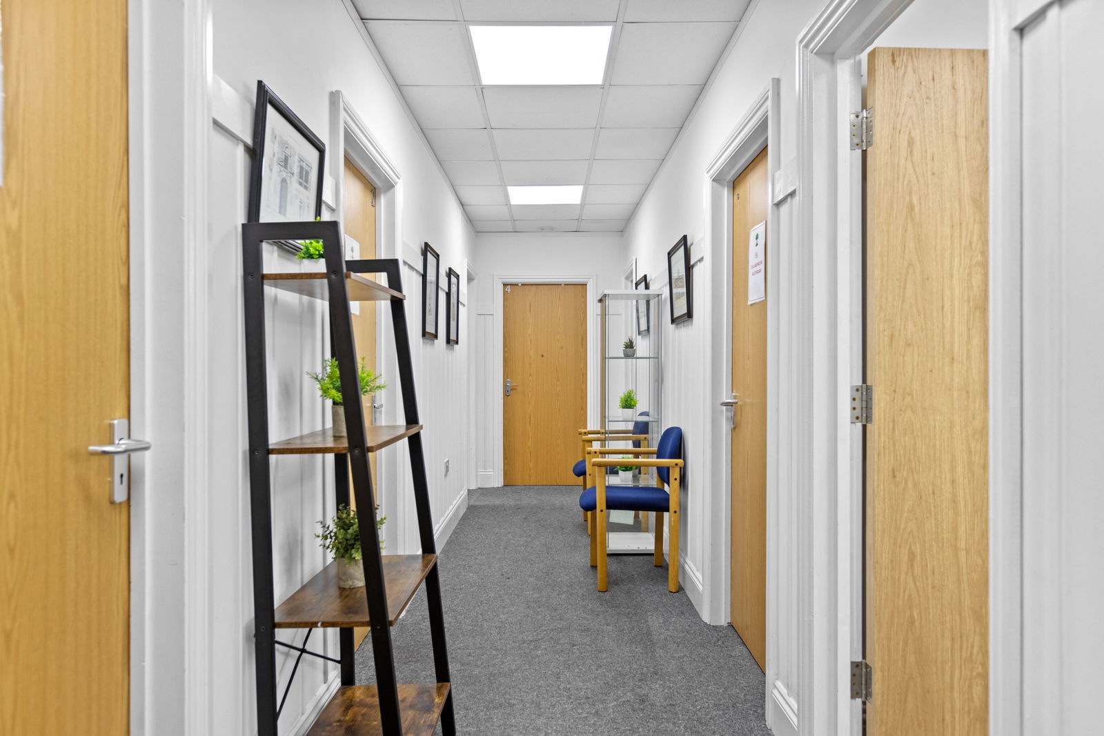 Commercial property to rent in High Street, Slough 16