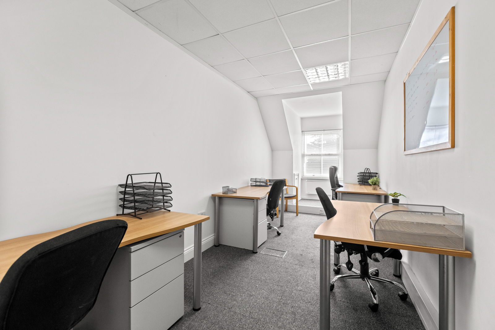 Commercial property to rent in High Street, Slough - Property Image 8