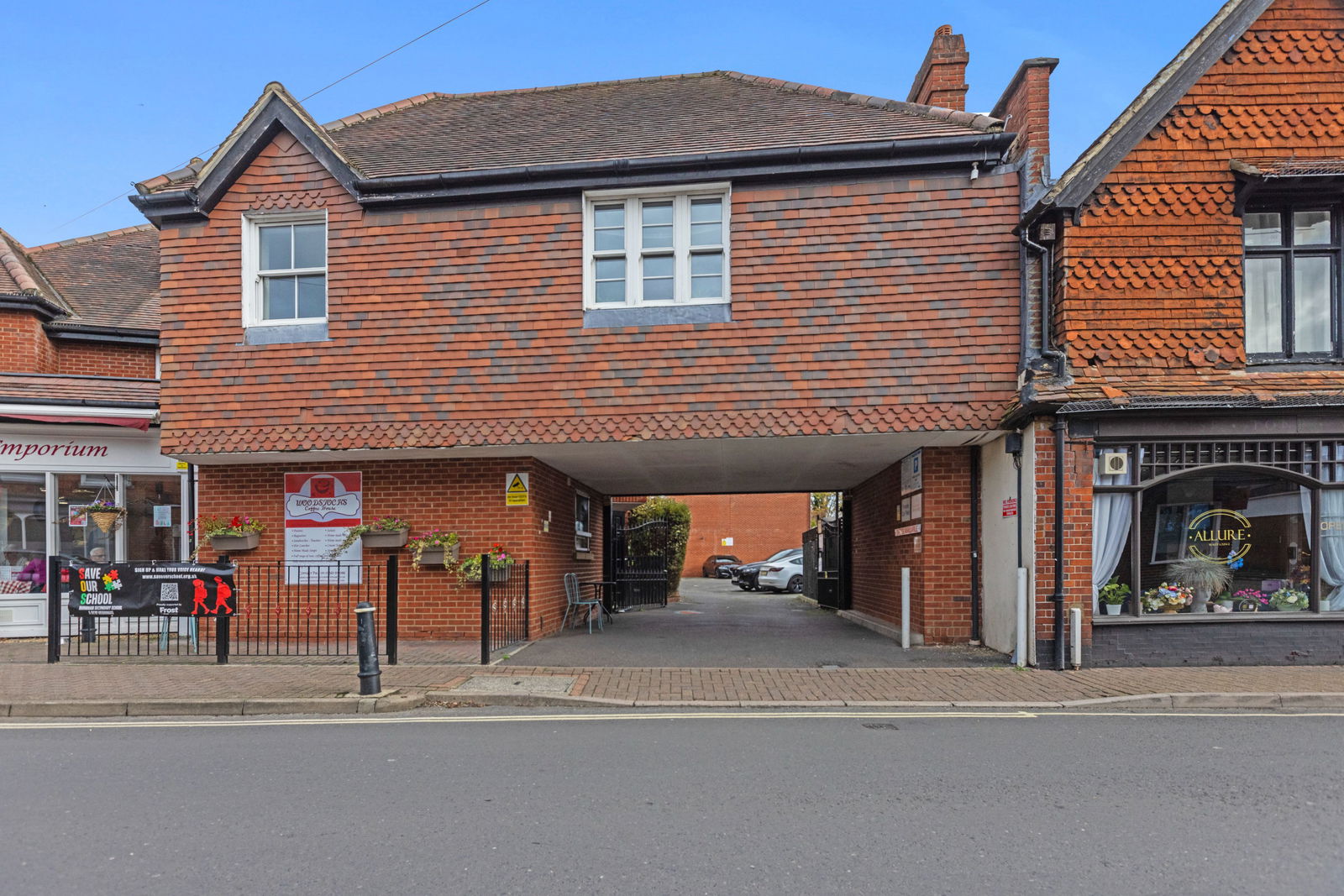 Commercial property to rent in High Street, Slough - Property Image 3