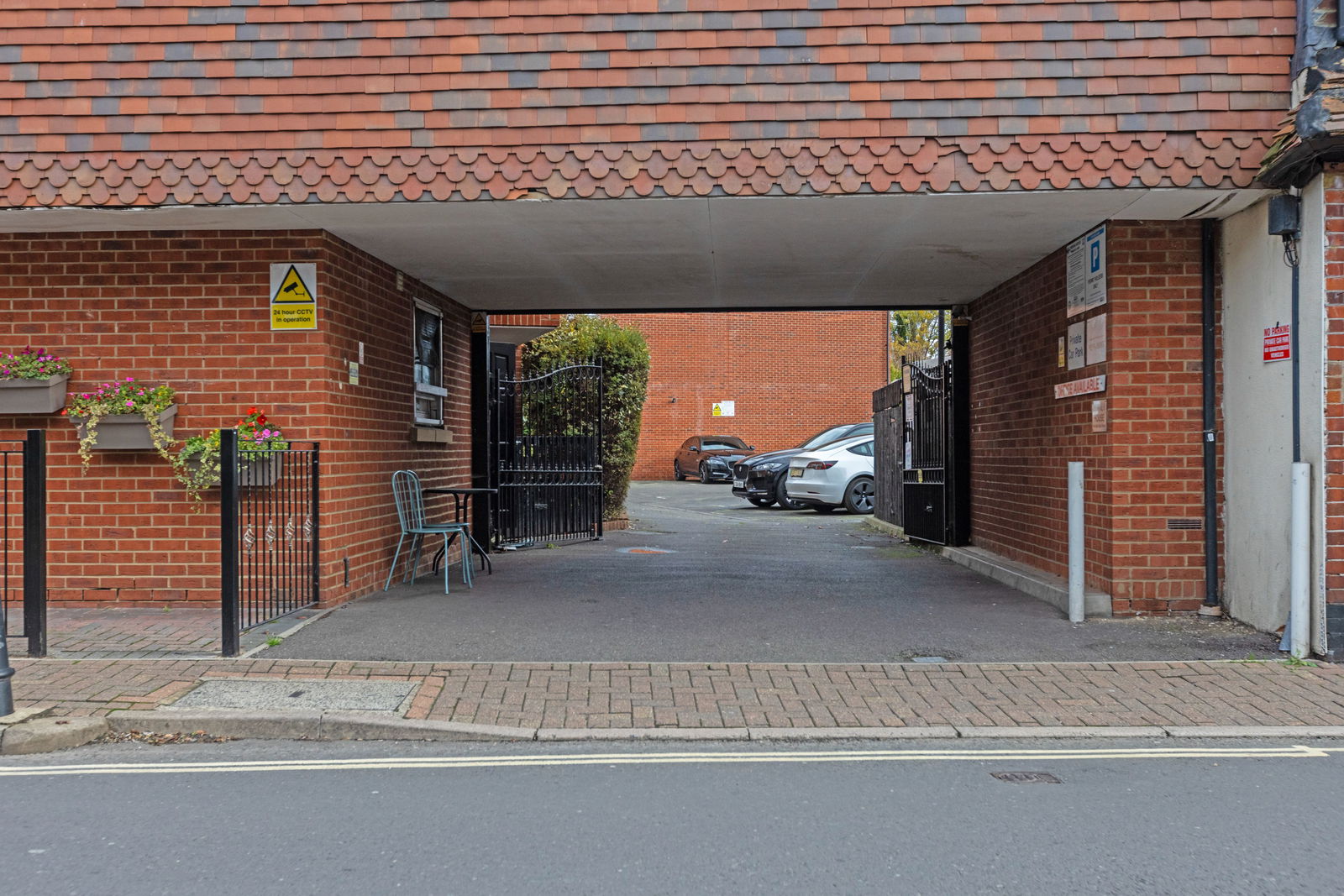 Commercial property to rent in High Street, Slough - Property Image 21