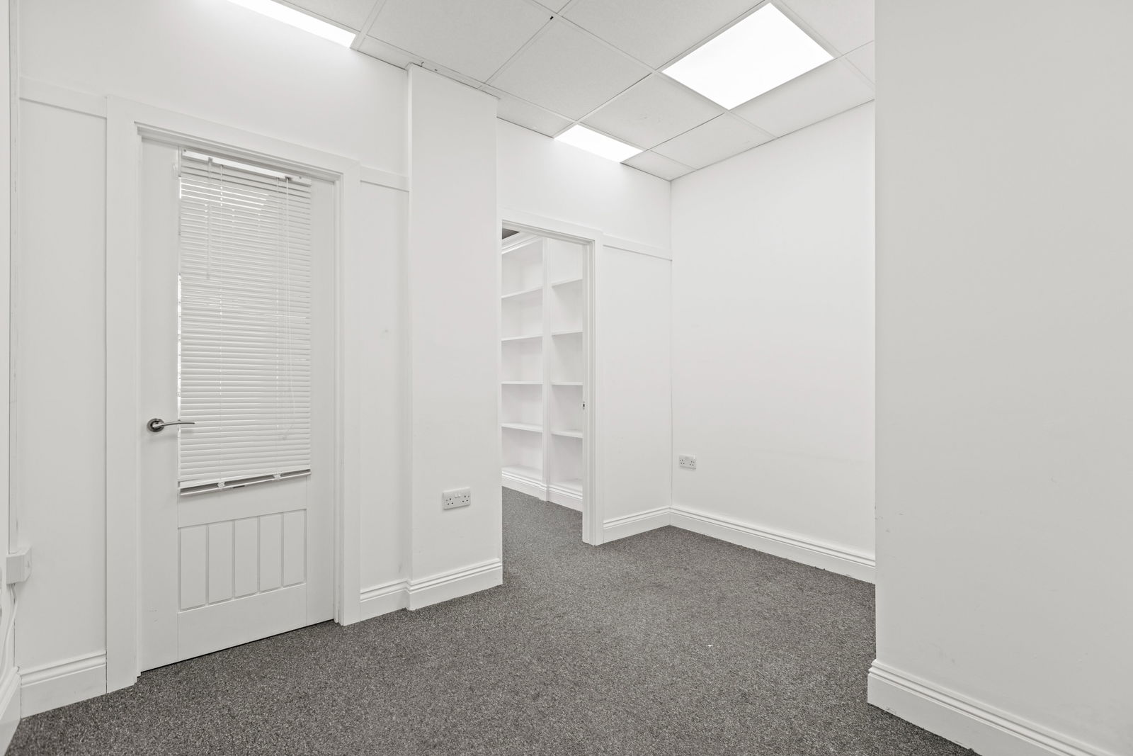 Commercial property to rent in High Street, Slough - Property Image 12