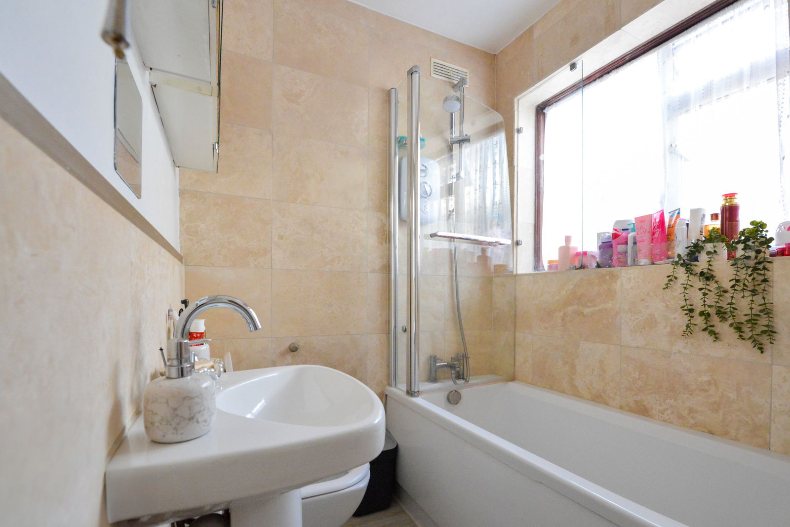 3 bed semi-detached house for sale in Oakcroft Road, Chessington  - Property Image 6