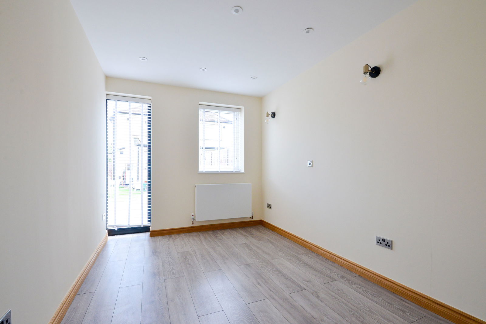 3 bed semi-detached house for sale in Oakcroft Road, Chessington 10