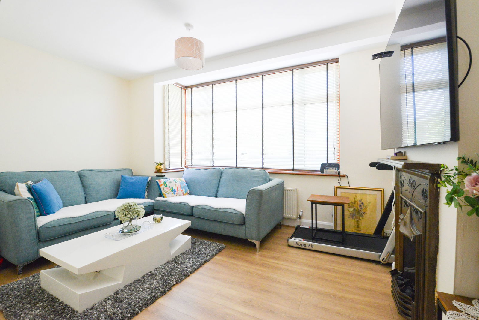 3 bed semi-detached house for sale in Oakcroft Road, Chessington  - Property Image 3