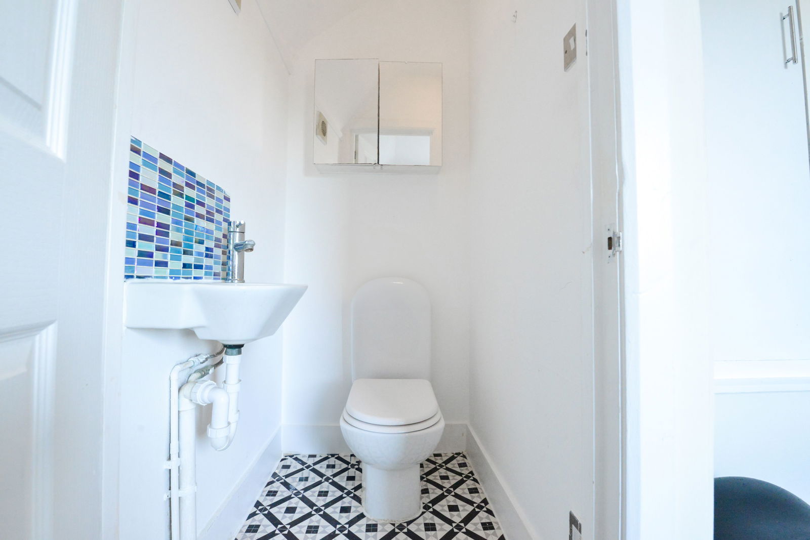 3 bed semi-detached house for sale in Oakcroft Road, Chessington 7