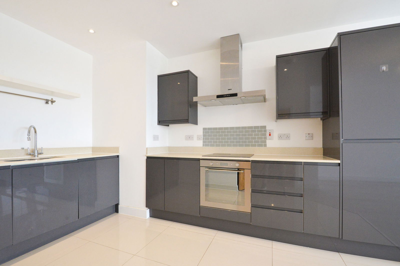 1 bed flat for sale in Sutton Court Road, Sutton  - Property Image 3