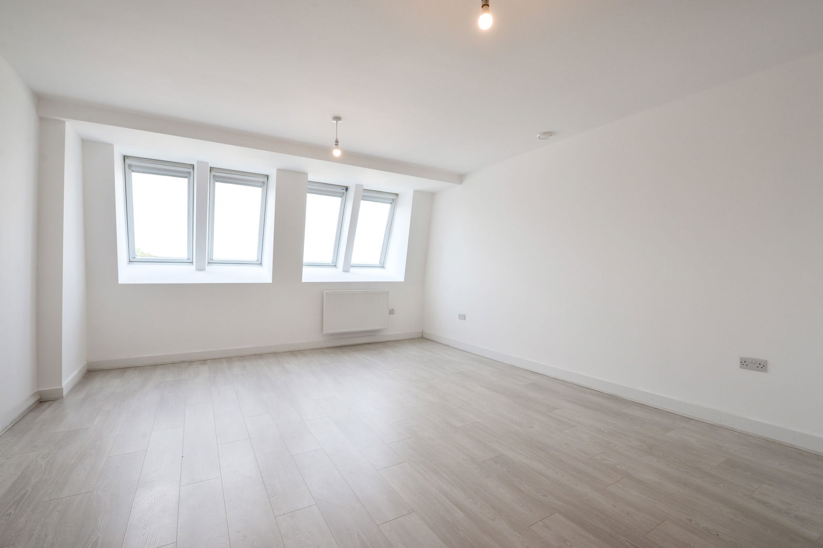 1 bed flat for sale in Sutton Court Road, Sutton  - Property Image 2