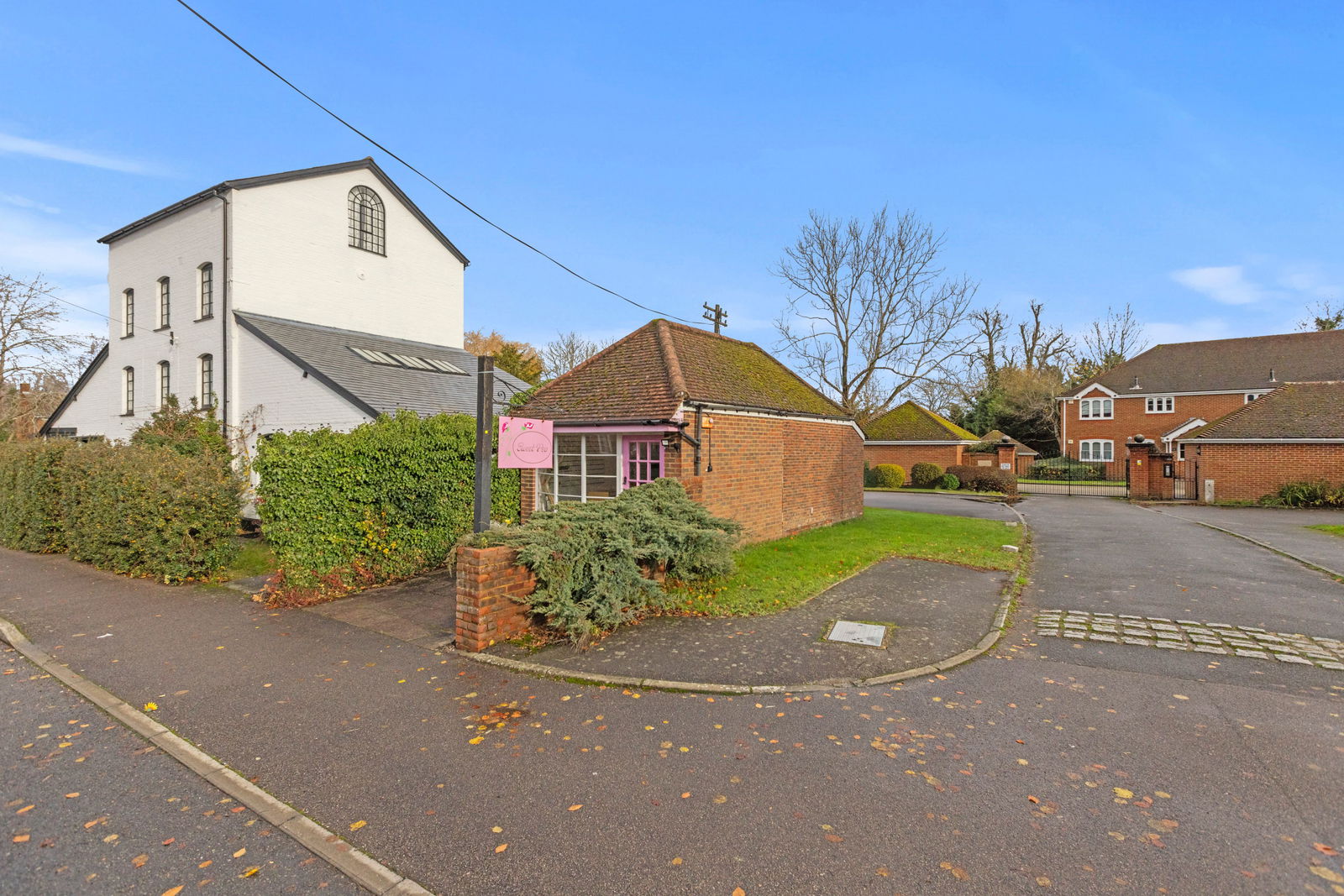 Retail property (high street) to rent in Church Road, Leatherhead - Property Image 1