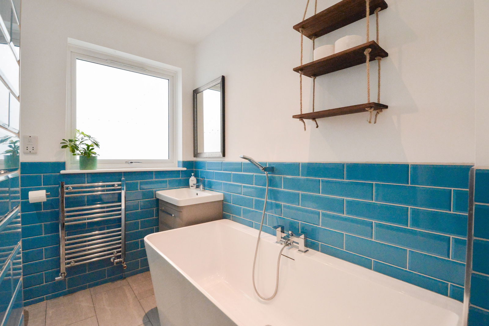 2 bed semi-detached bungalow for sale in Seaforth Gardens, Epsom  - Property Image 7