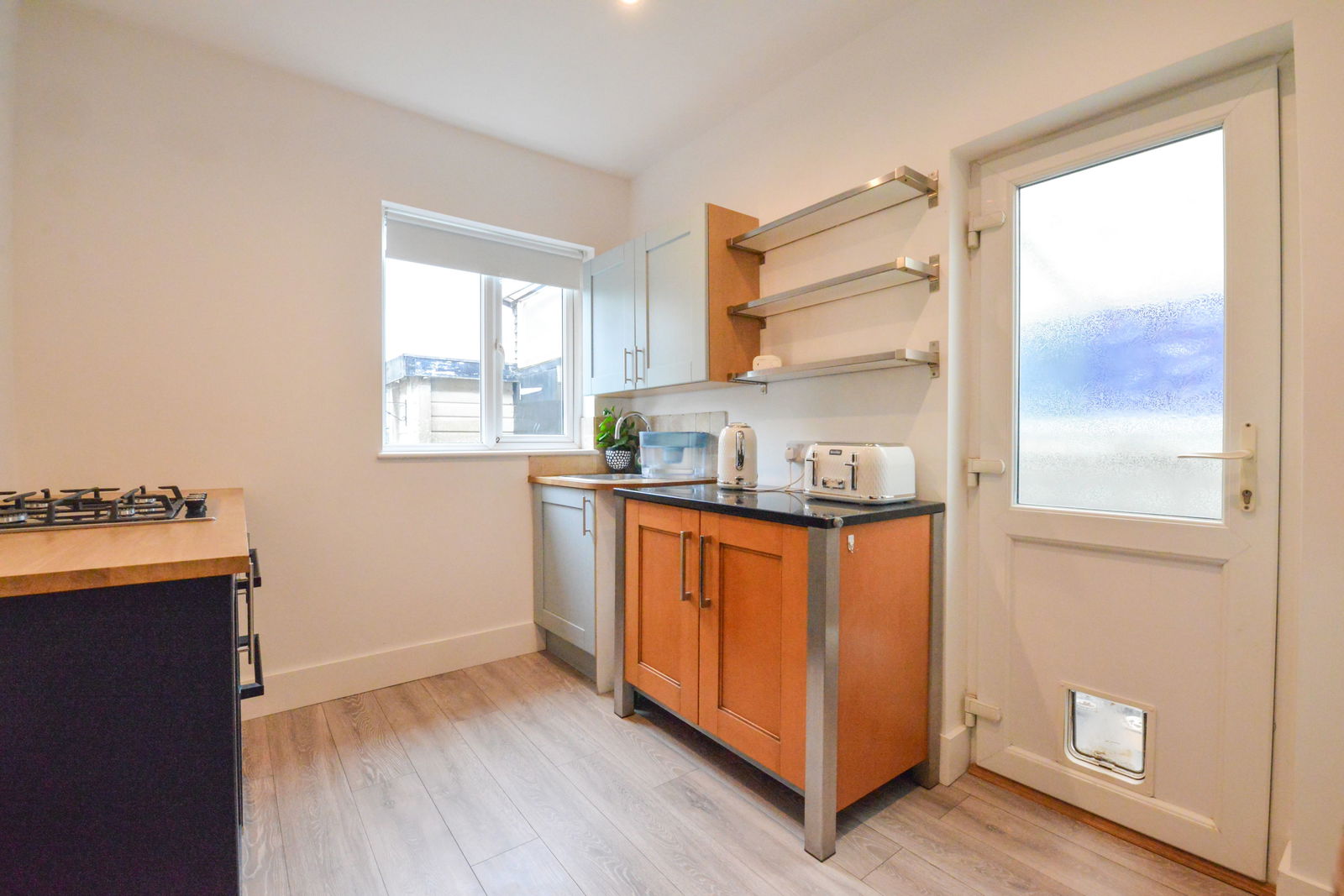 2 bed semi-detached bungalow for sale in Seaforth Gardens, Epsom  - Property Image 5