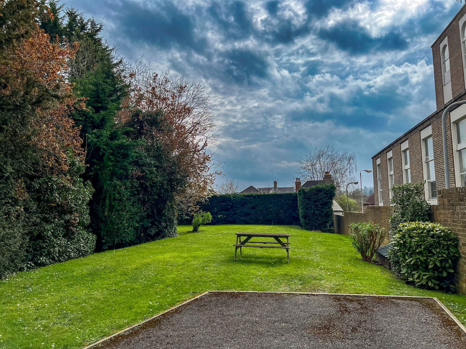 1 bed flat for sale in Station Road, Leatherhead  - Property Image 3