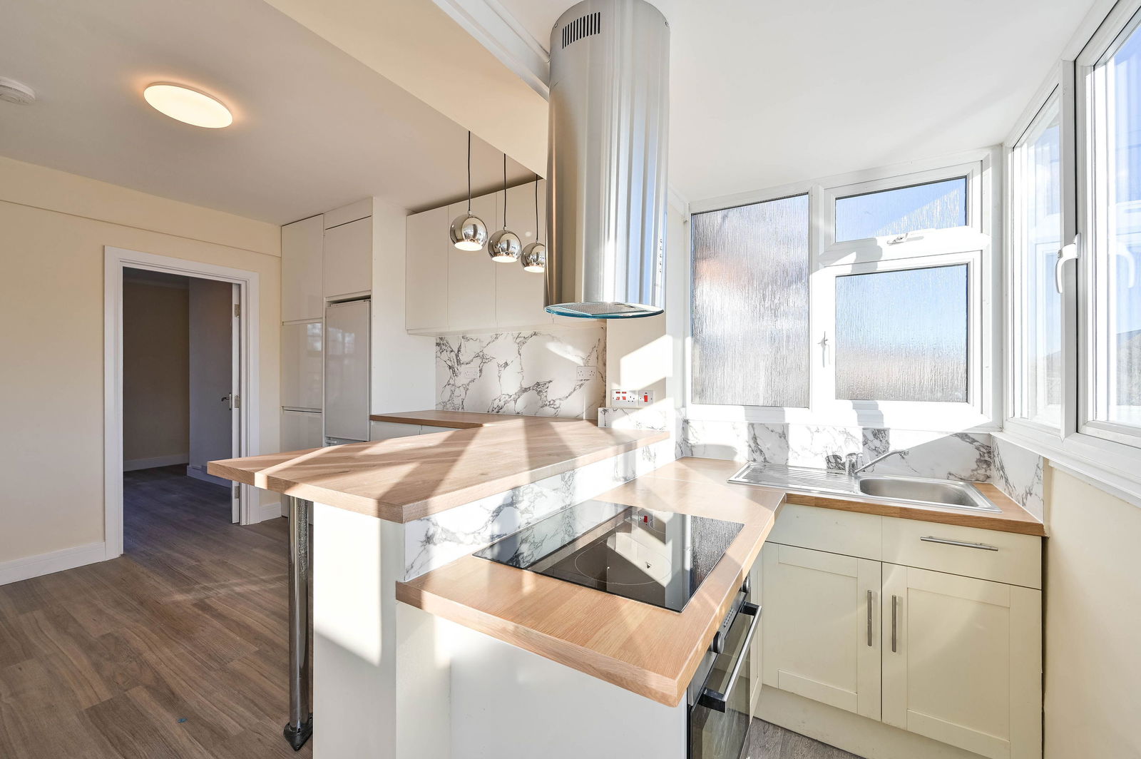 2 bed flat to rent in London Road, Guildford 6