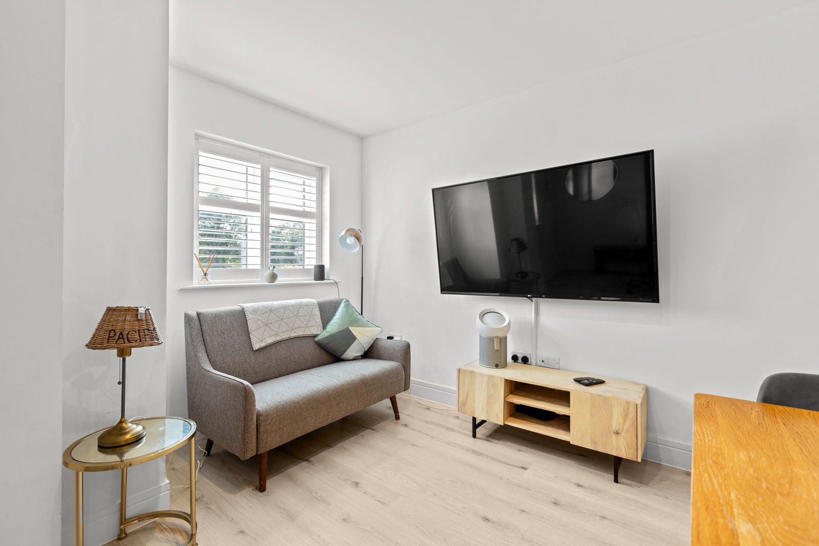 3 bed terraced house to rent, Leatherhead 6