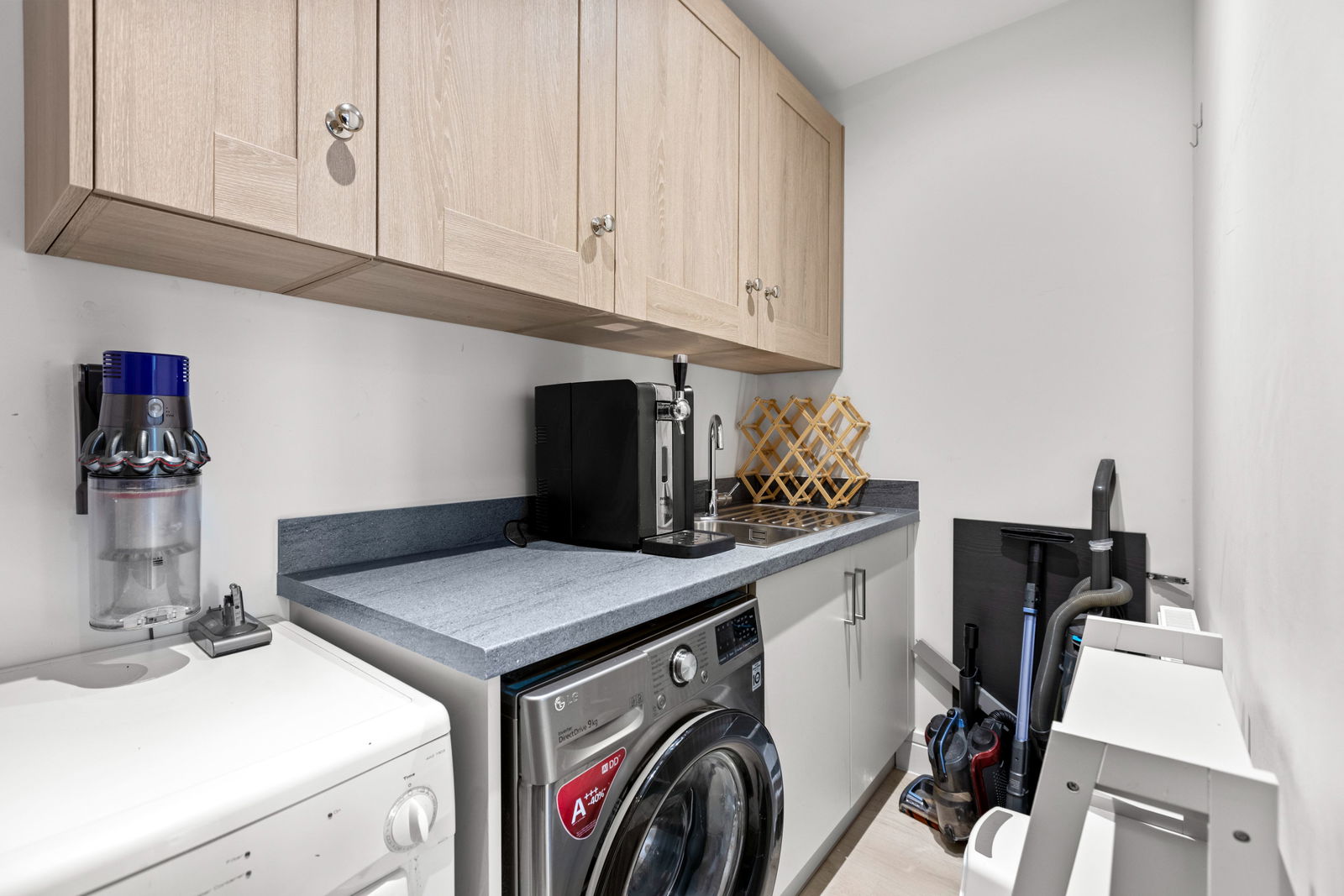 3 bed terraced house to rent, Leatherhead  - Property Image 5