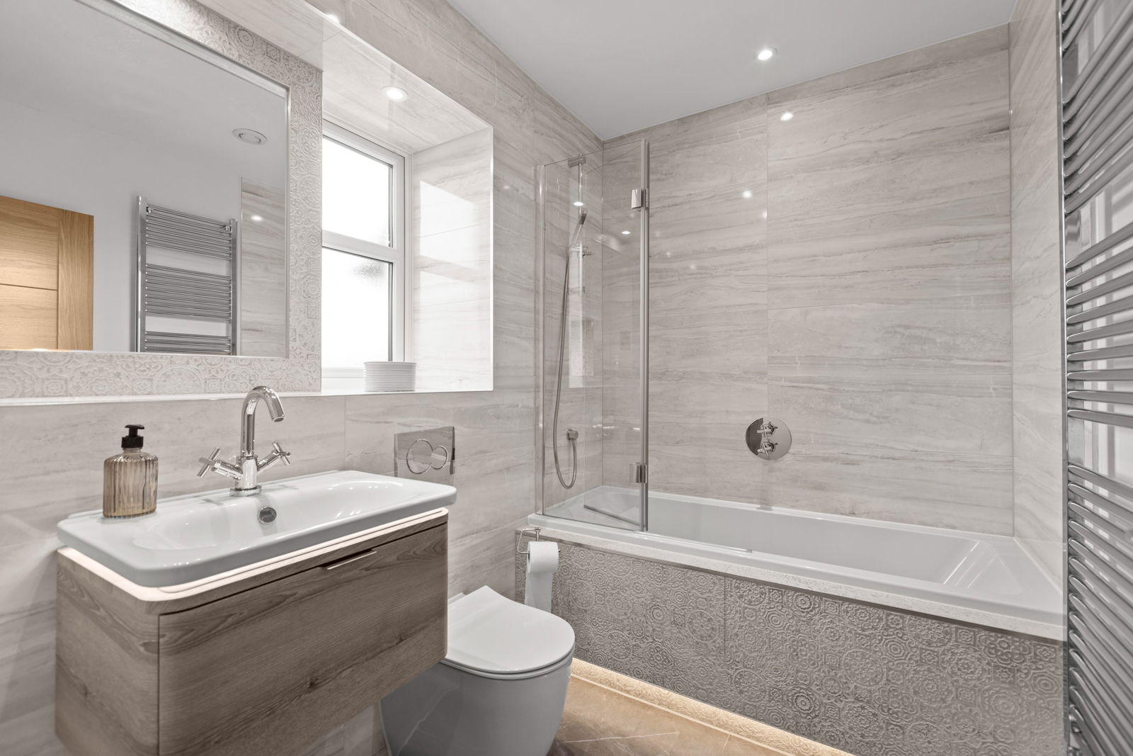 3 bed terraced house to rent, Leatherhead  - Property Image 11