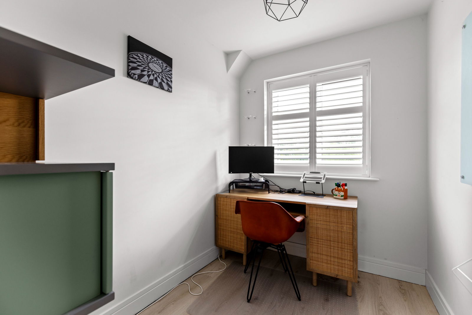 3 bed terraced house to rent, Leatherhead 9