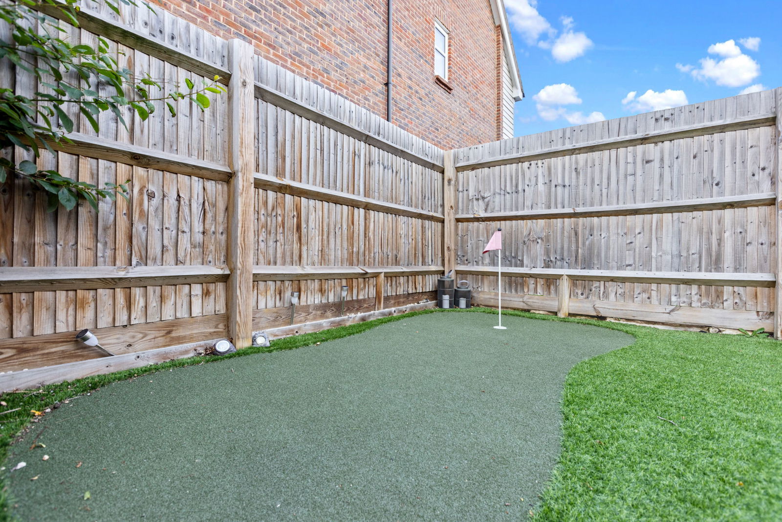 3 bed terraced house to rent, Leatherhead  - Property Image 21