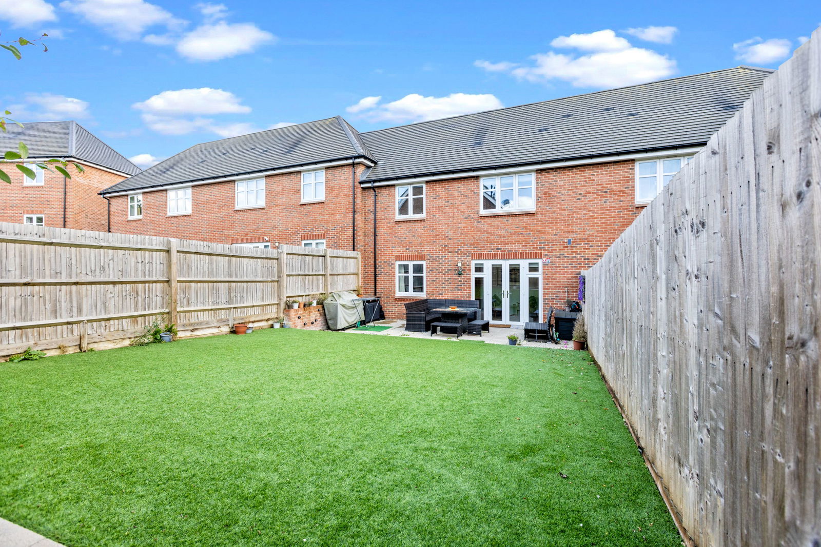 3 bed terraced house to rent, Leatherhead  - Property Image 20