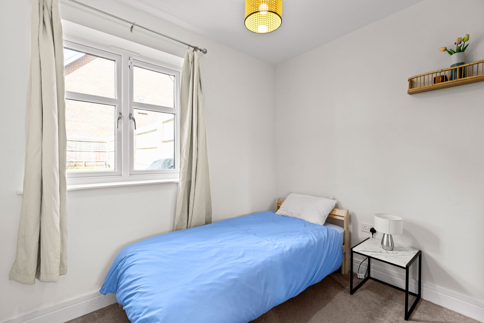 3 bed terraced house to rent, Leatherhead 11