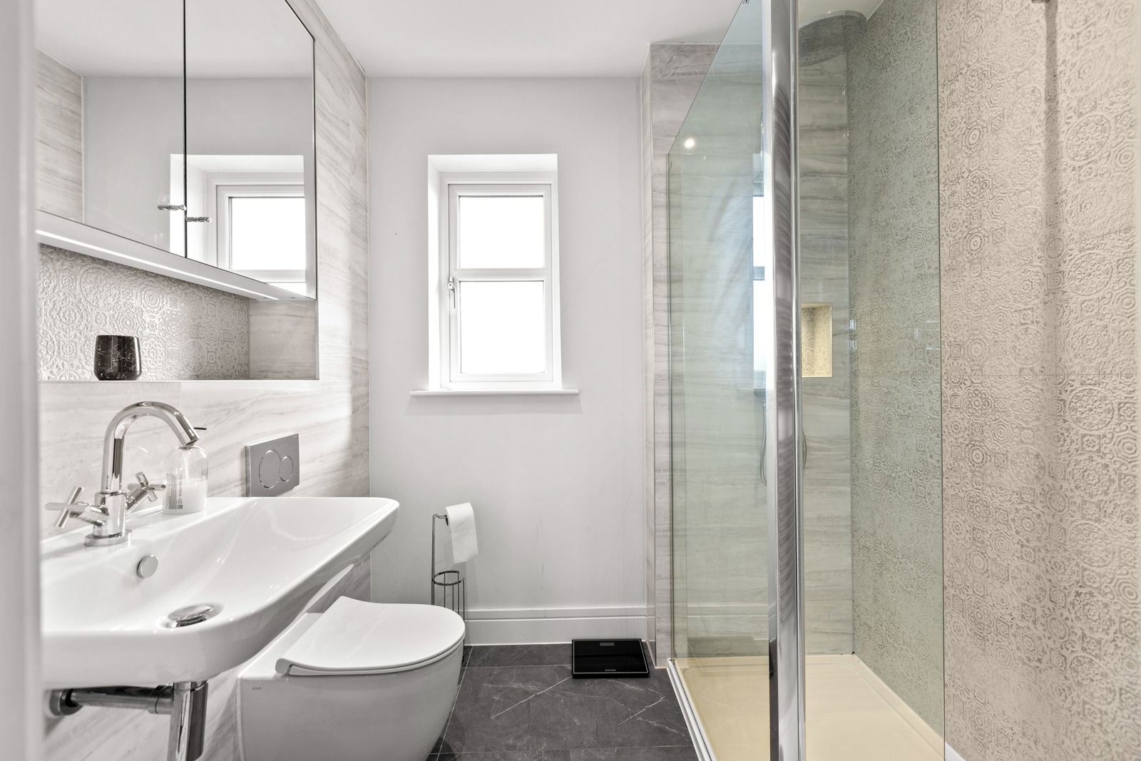 3 bed terraced house to rent, Leatherhead 15