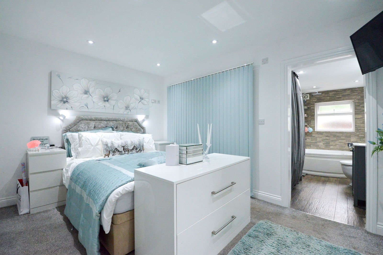 5 bed bungalow for sale in Green Lane, Staines-upon-thames 8