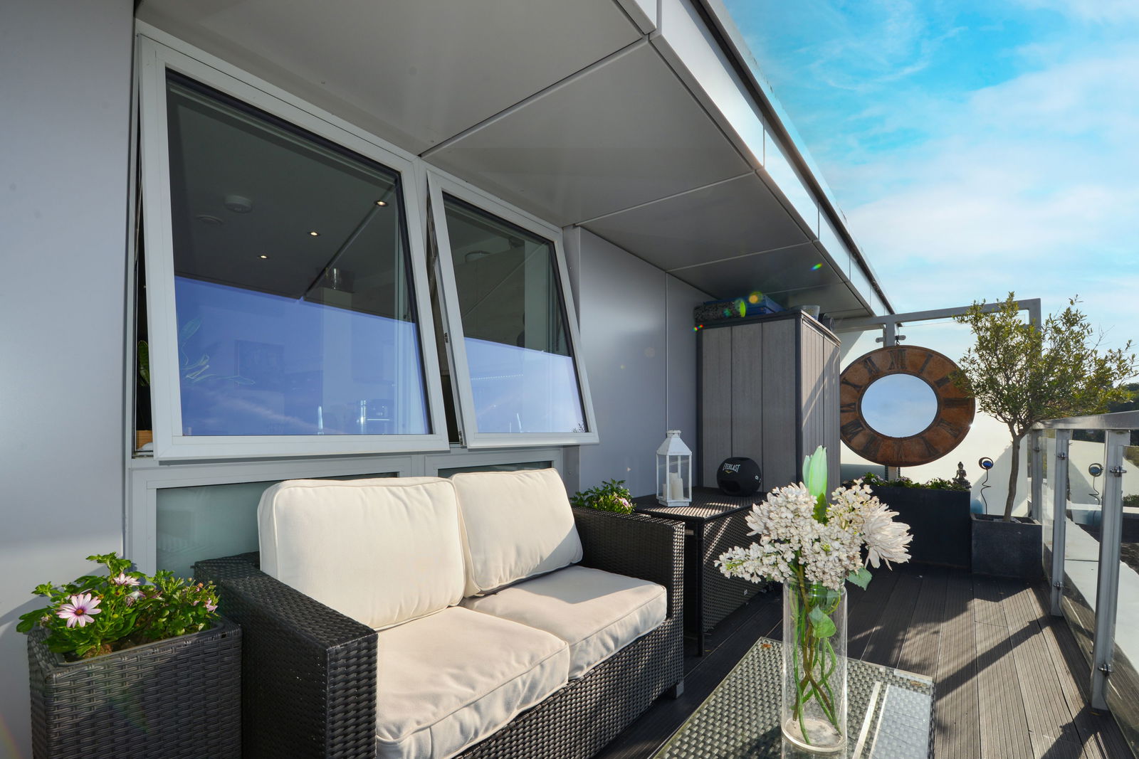 2 bed penthouse for sale in Station View, Guildford 12