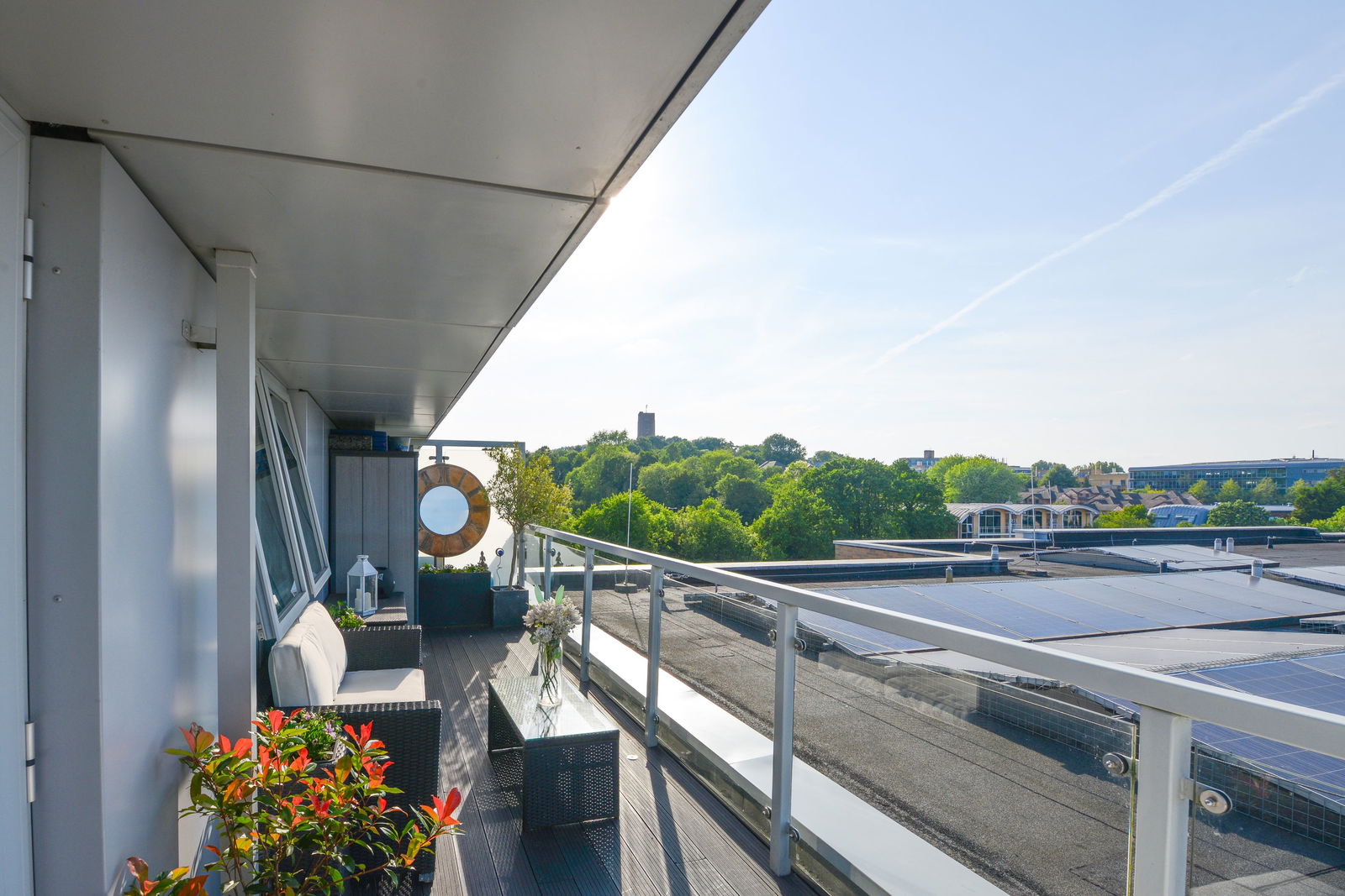 2 bed flat for sale in Station View, Guildford  - Property Image 2
