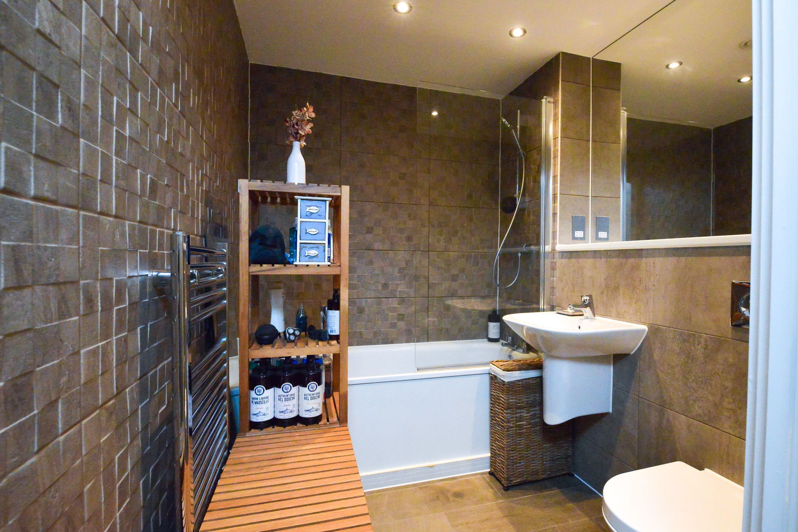 2 bed penthouse for sale in Station View, Guildford 11