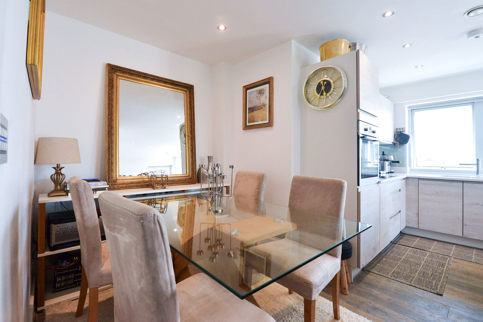 2 bed flat for sale in Station View, Guildford  - Property Image 8