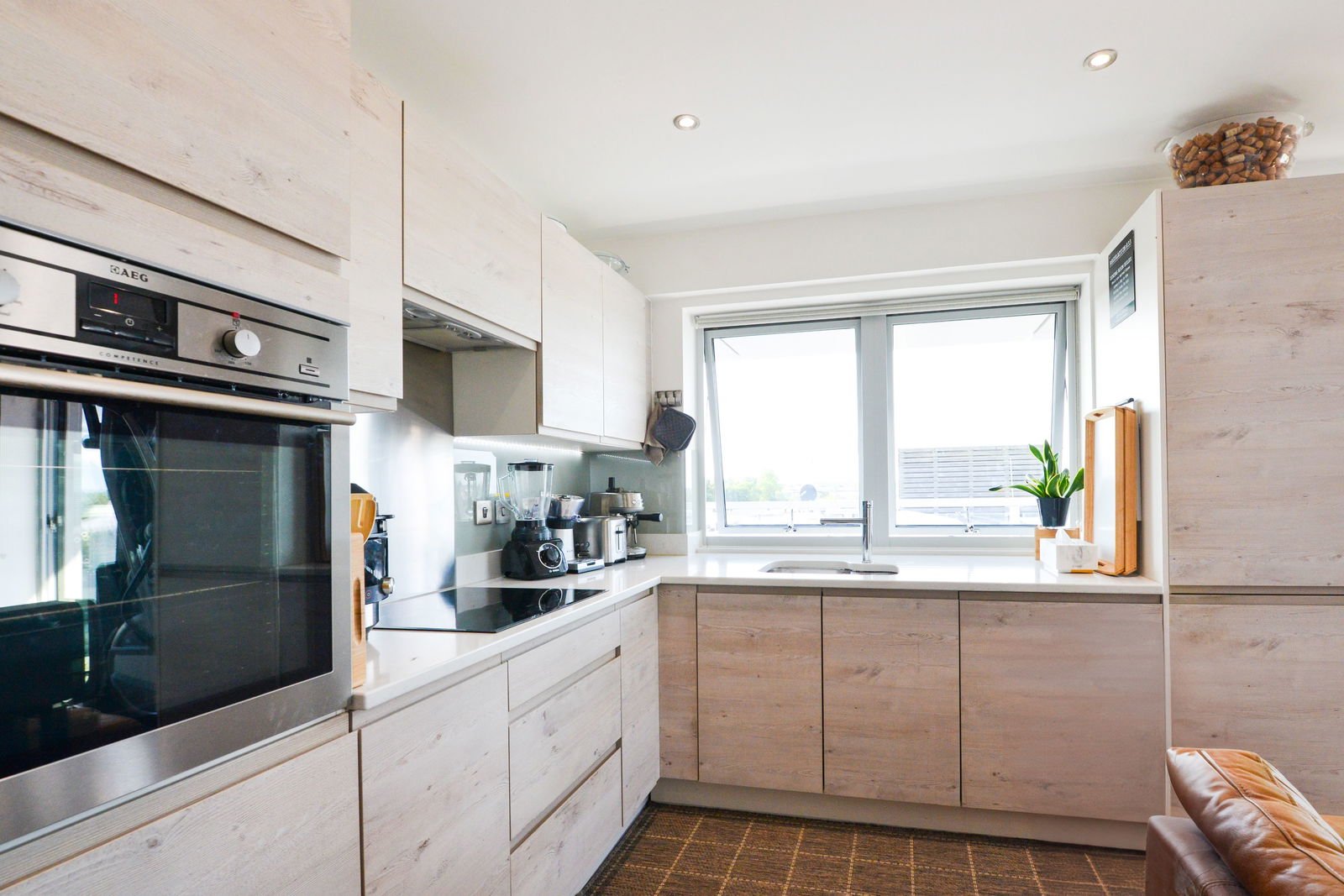 2 bed penthouse for sale in Station View, Guildford 5