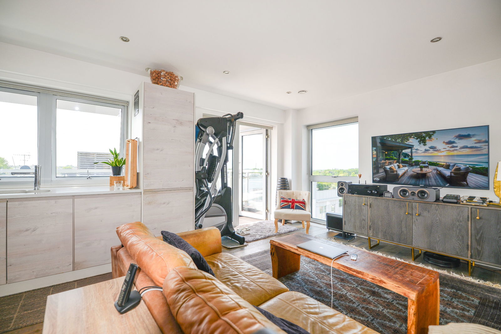 2 bed flat for sale in Station View, Guildford  - Property Image 6
