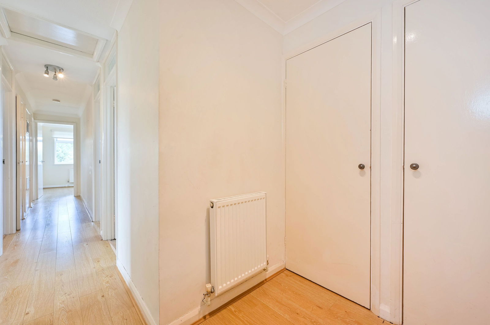 2 bed flat for sale in Windsor Close, Guildford 9