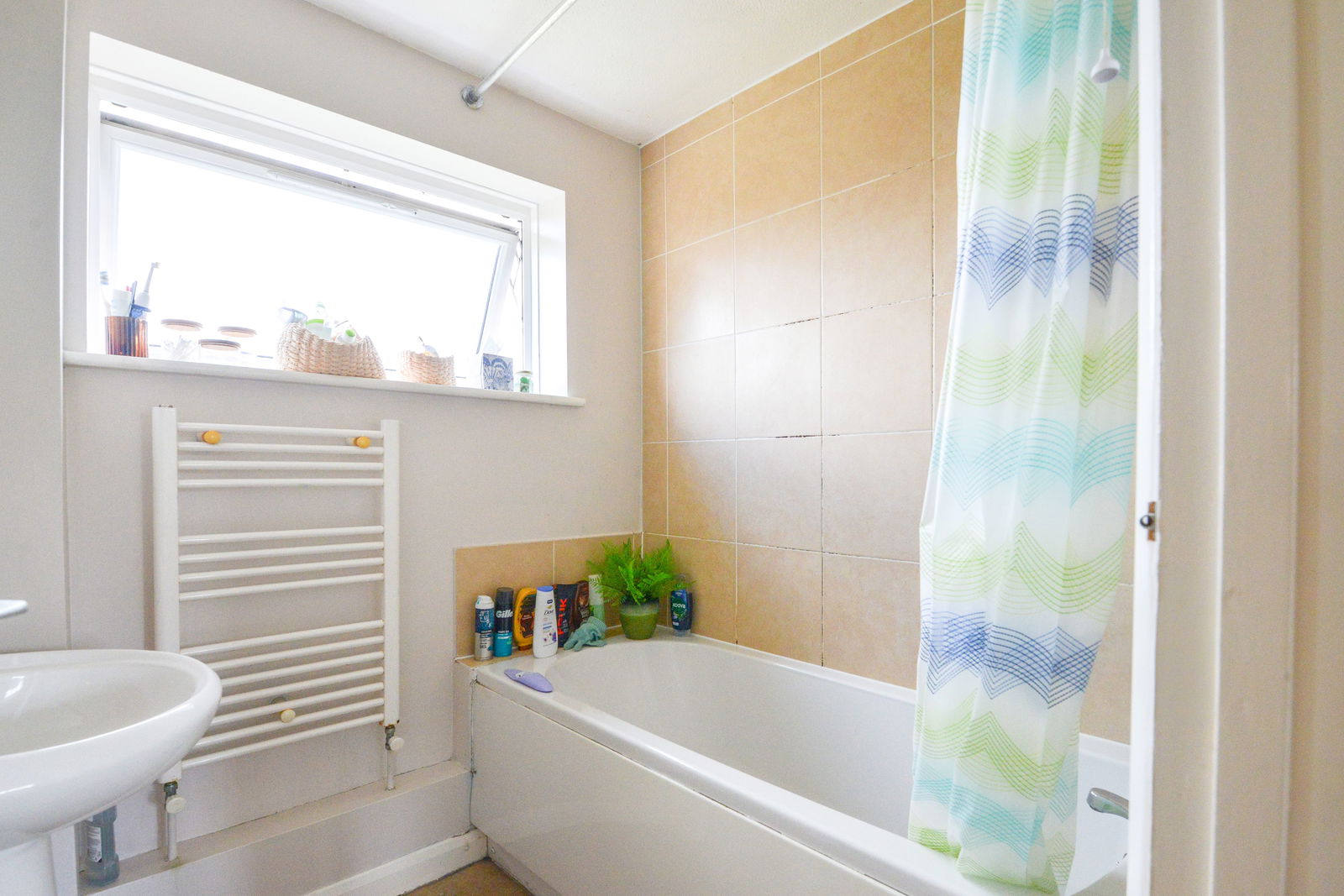 2 bed flat for sale in Windsor Close, Guildford  - Property Image 8