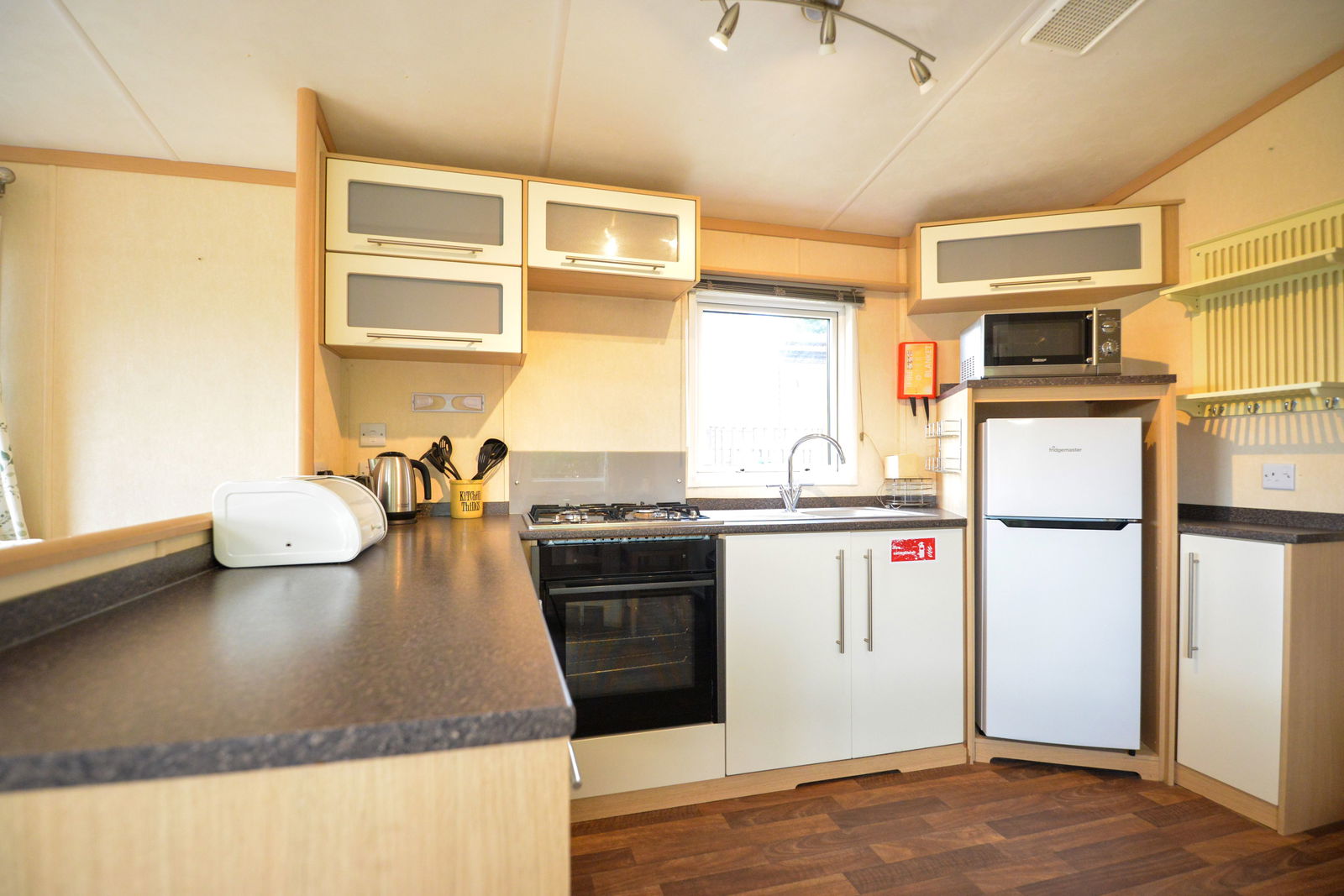 2 bed for sale in Farley Green, Guildford  - Property Image 7