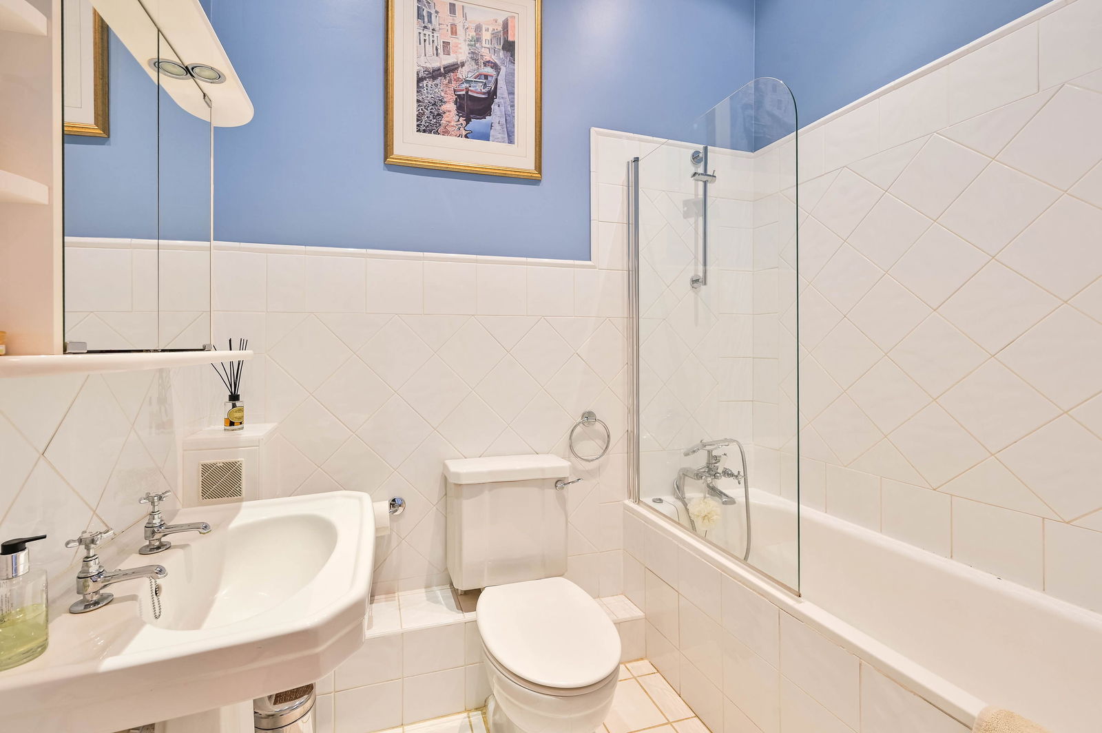 3 bed maisonette for sale in Ranmore Common, Dorking 12